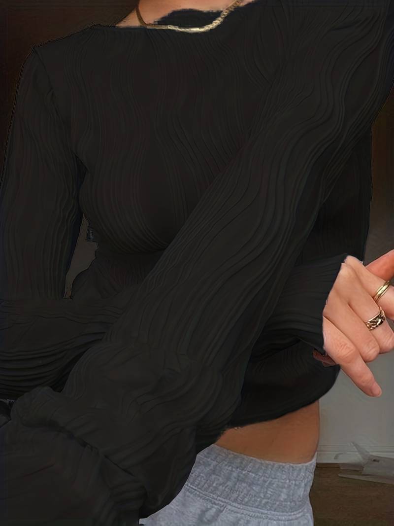 Fitted Women's Long Sleeve Top With 3D Textured Pattern and Exclusive Fit
